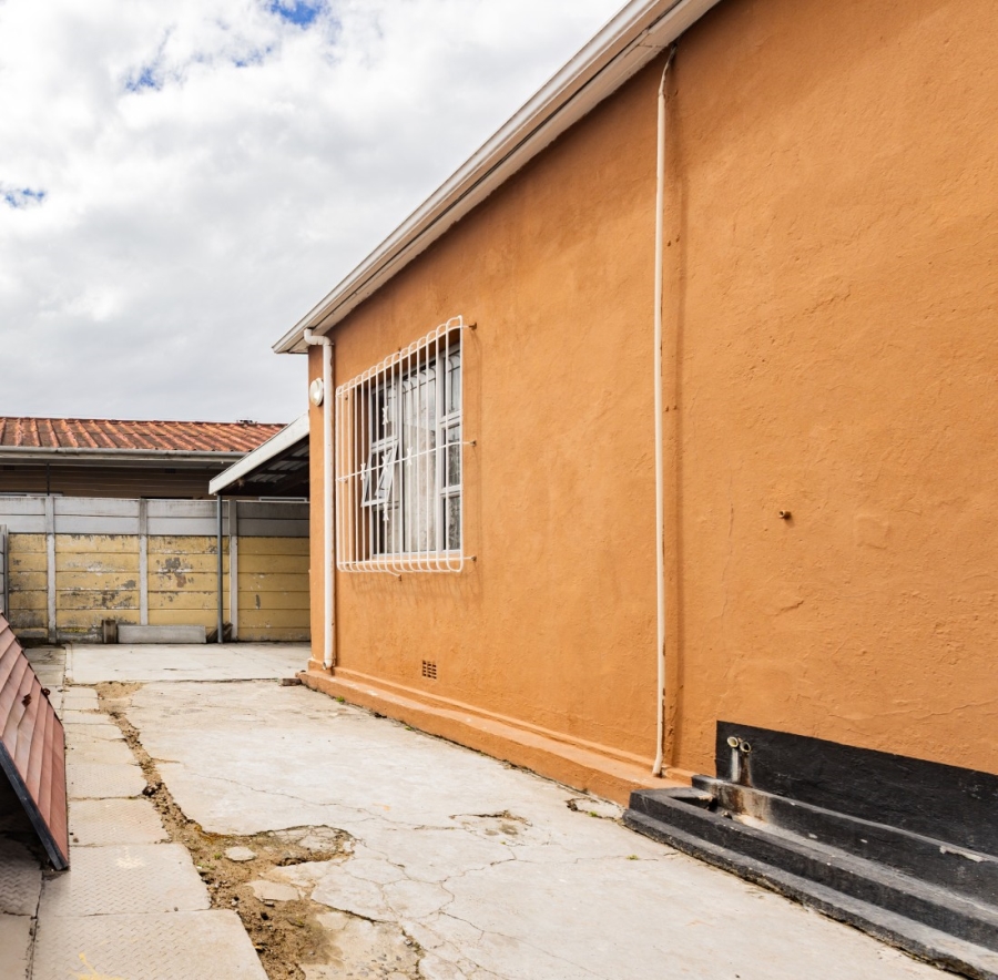 5 Bedroom Property for Sale in Parow Valley Western Cape